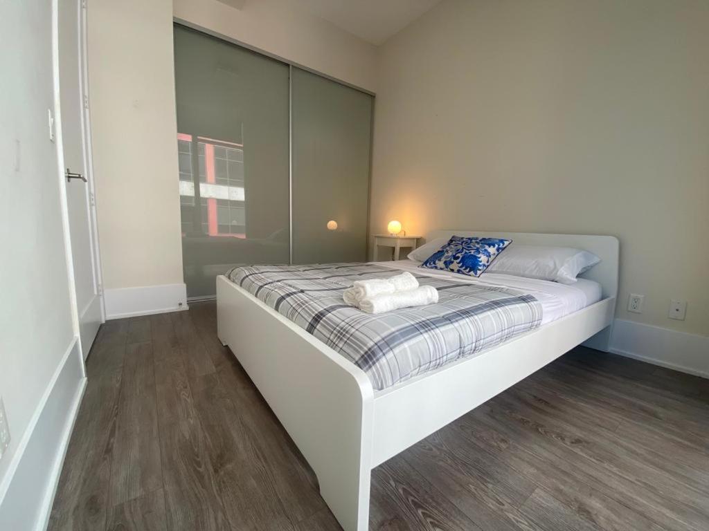 Grand View 2Br/2Ba Condos Cn Tower,Union,Tiff/Mtcc Торонто Екстер'єр фото